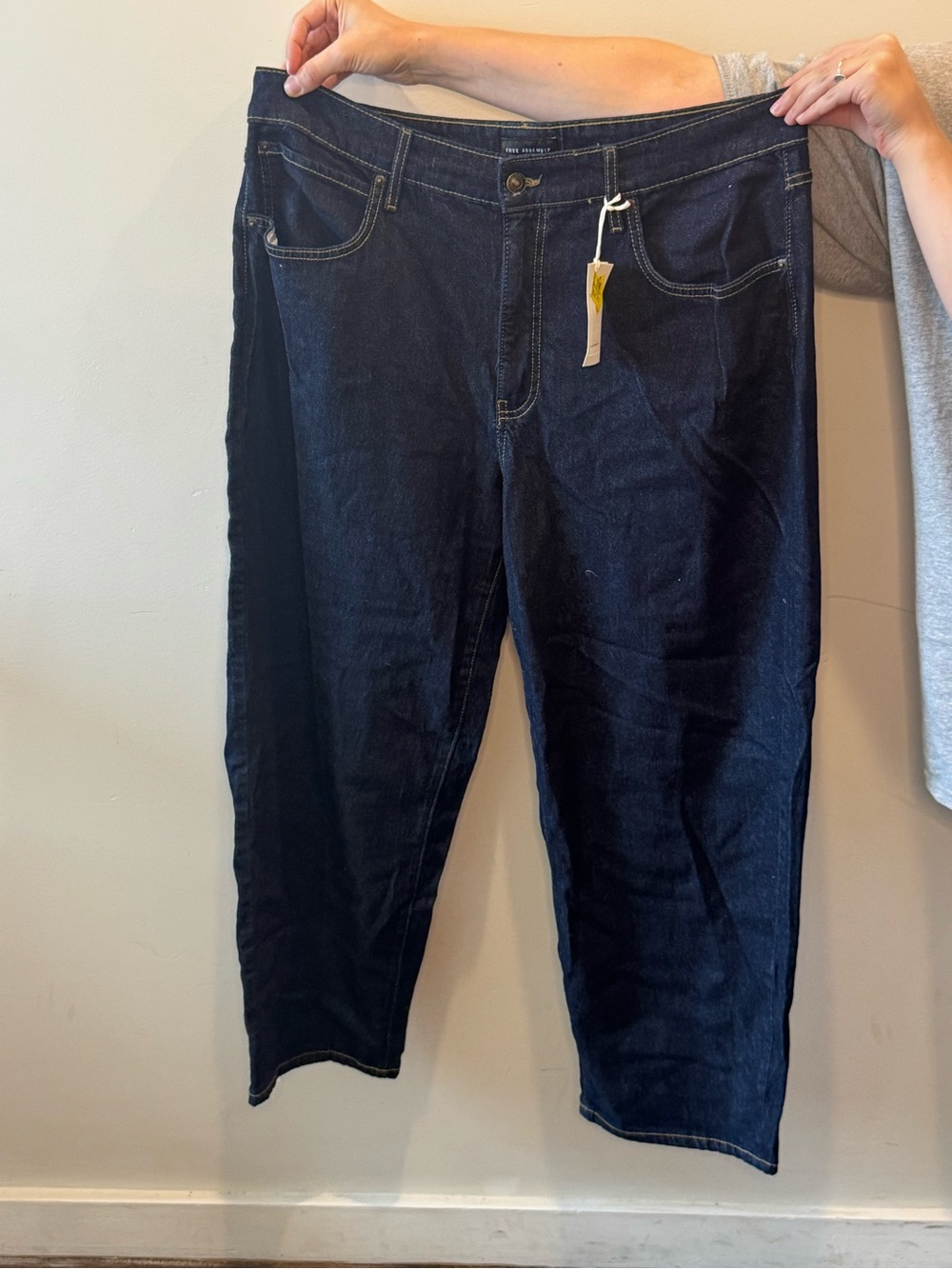 Free Assembly Women's Straight Leg Jeans in Blue Waist 16 NWT